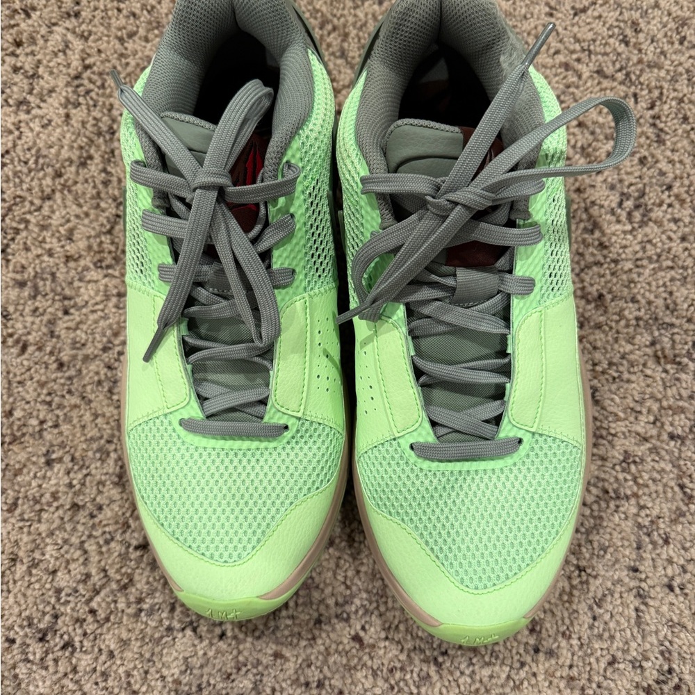 Nike Green Athletic Shoes - Picture 1 of 5
